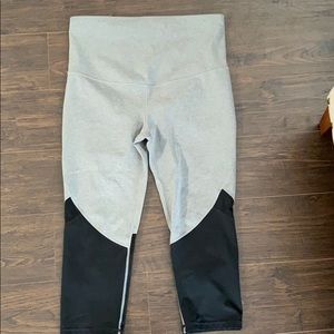 Gap Fit Maternity Crops